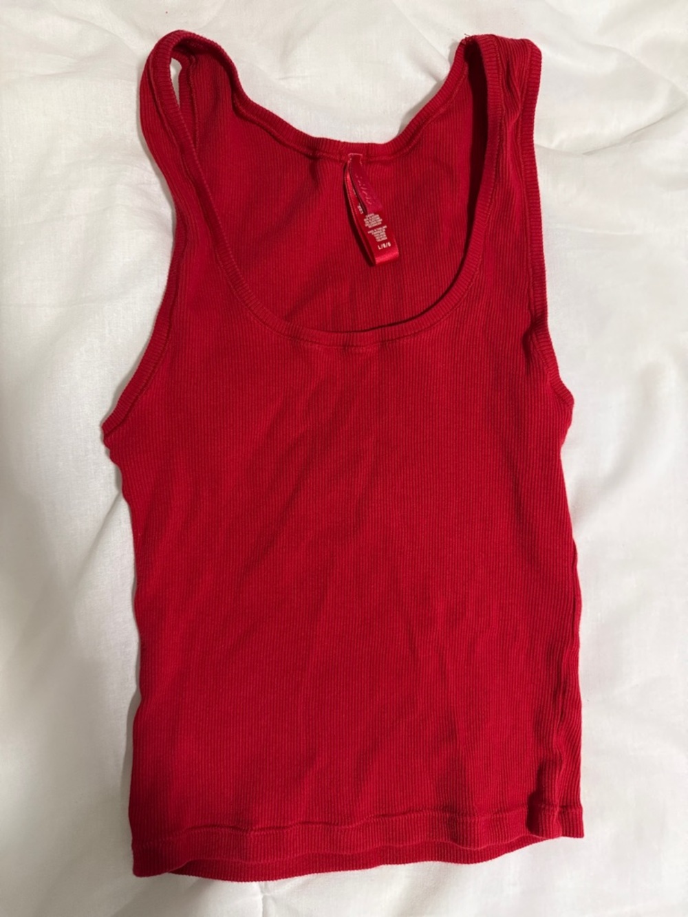 SKIMS Red Ribbed Scoop Tank | L